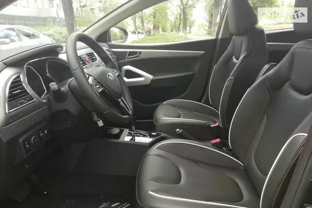 Білий Джак Рефайн, об'ємом двигуна 1.5 л та пробігом 57 тис. км за 10000 $, фото 7 на Automoto.ua