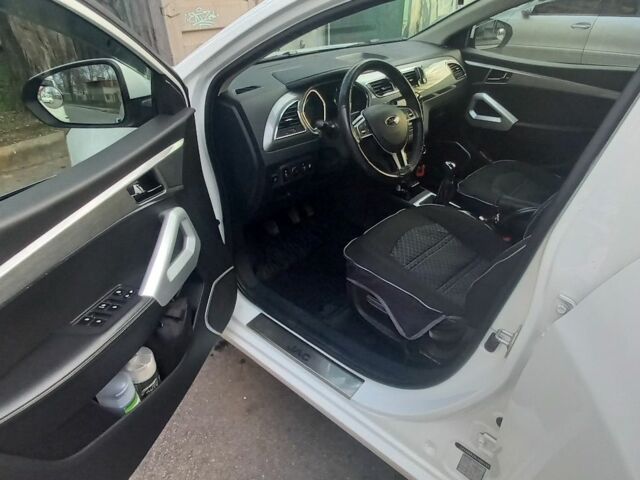 Білий Джак Рефайн, об'ємом двигуна 1.5 л та пробігом 57 тис. км за 10000 $, фото 5 на Automoto.ua