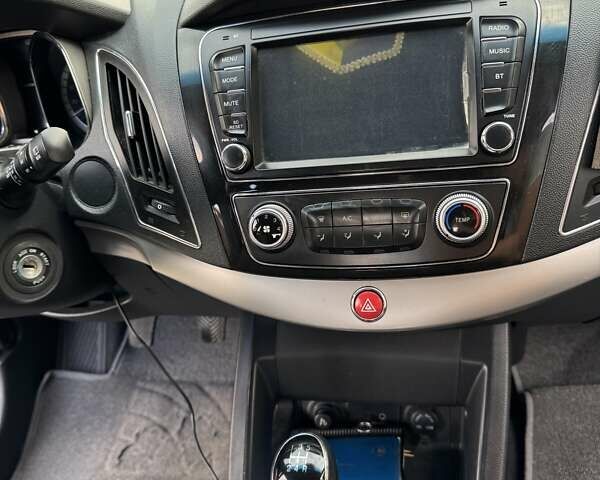 Чорний Джак С5, об'ємом двигуна 2 л та пробігом 70 тис. км за 10000 $, фото 17 на Automoto.ua