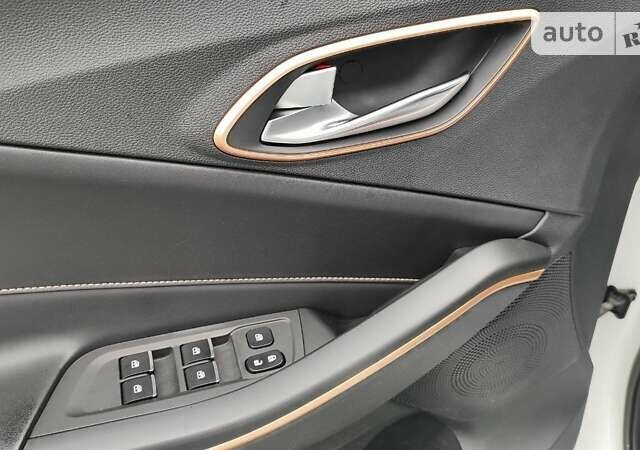 Белый Джак iEVS4, объемом двигателя 0 л и пробегом 42 тыс. км за 14500 $, фото 7 на Automoto.ua