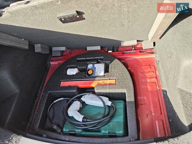 Красный Джак iEVS4, объемом двигателя 0 л и пробегом 70 тыс. км за 15000 $, фото 11 на Automoto.ua