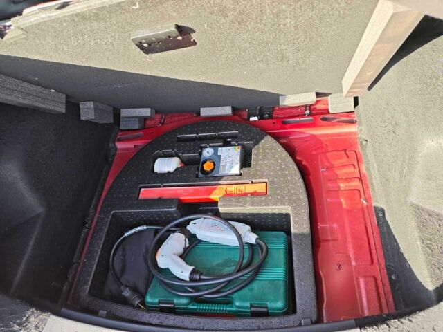 Красный Джак iEVS4, объемом двигателя 0 л и пробегом 70 тыс. км за 15000 $, фото 14 на Automoto.ua