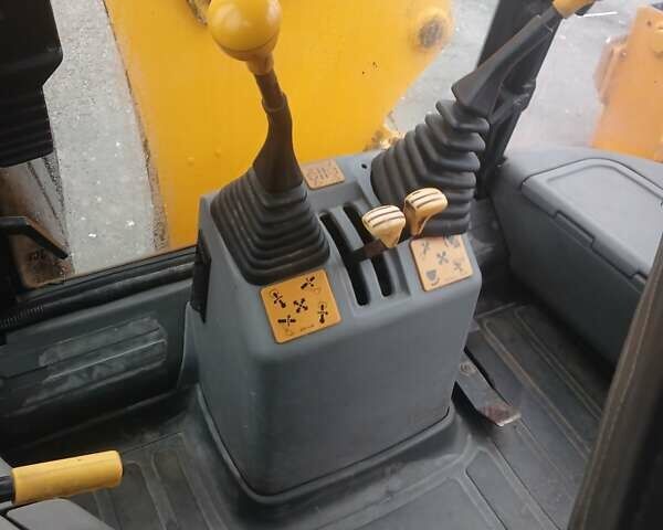 Жовтий ЖЦБ 3ЦКС, об'ємом двигуна 4 л та пробігом 11 тис. км за 33200 $, фото 10 на Automoto.ua