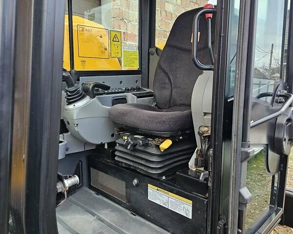 Желтый ЖЦБ 48Z-1, объемом двигателя 0 л и пробегом 53 тыс. км за 40500 $, фото 3 на Automoto.ua