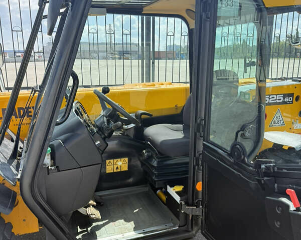 Желтый ЖЦБ 525-60 Hi-Viz, объемом двигателя 0 л и пробегом 3 тыс. км за 64208 $, фото 16 на Automoto.ua