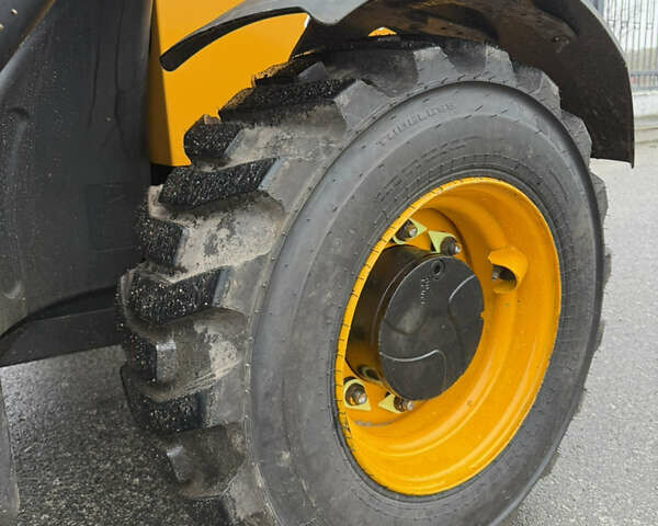 Жовтий ЖЦБ 525-60 Hi-Viz, об'ємом двигуна 0 л та пробігом 4 тис. км за 63637 $, фото 3 на Automoto.ua