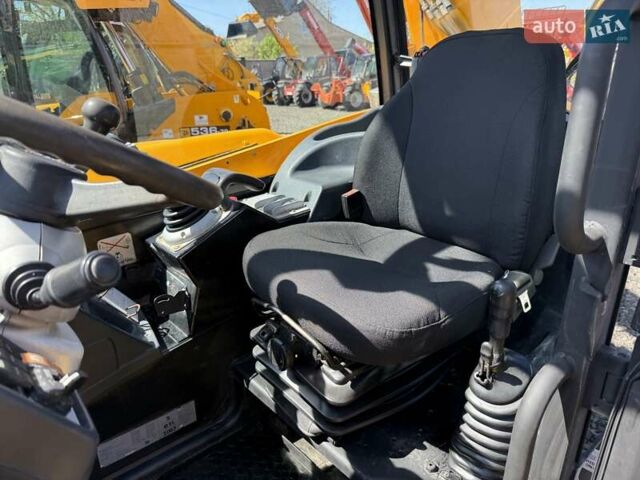 Жовтий ЖЦБ 541-70, об'ємом двигуна 4.4 л та пробігом 6 тис. км за 42500 $, фото 6 на Automoto.ua