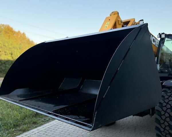 Желтый ЖЦБ 541-70, объемом двигателя 4.8 л и пробегом 4 тыс. км за 67500 $, фото 6 на Automoto.ua