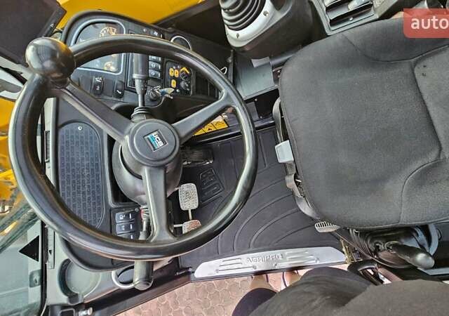 Жовтий ЖЦБ 541-70, об'ємом двигуна 4.8 л та пробігом 3 тис. км за 65000 $, фото 19 на Automoto.ua