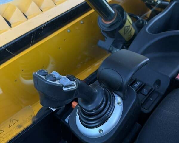 Желтый ЖЦБ 541-70, объемом двигателя 4.8 л и пробегом 4 тыс. км за 67500 $, фото 4 на Automoto.ua