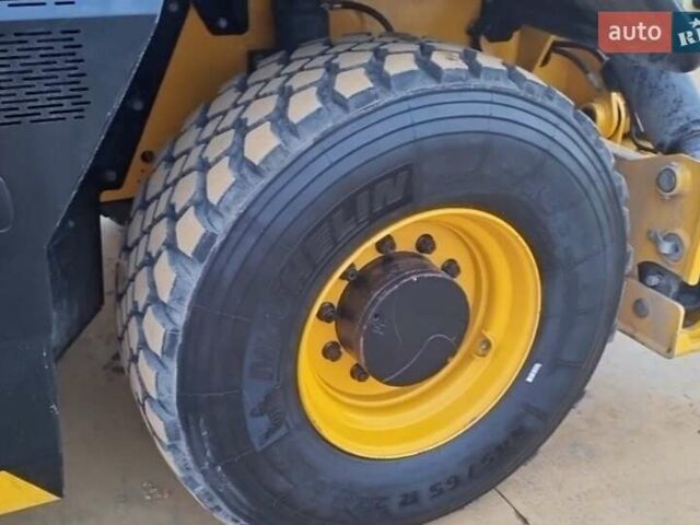 Желтый ЖЦБ 555-210R, объемом двигателя 0 л и пробегом 0 тыс. км за 170000 $, фото 9 на Automoto.ua