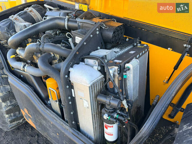 Желтый ЖЦБ 560-80, объемом двигателя 4.8 л и пробегом 5 тыс. км за 127732 $, фото 3 на Automoto.ua