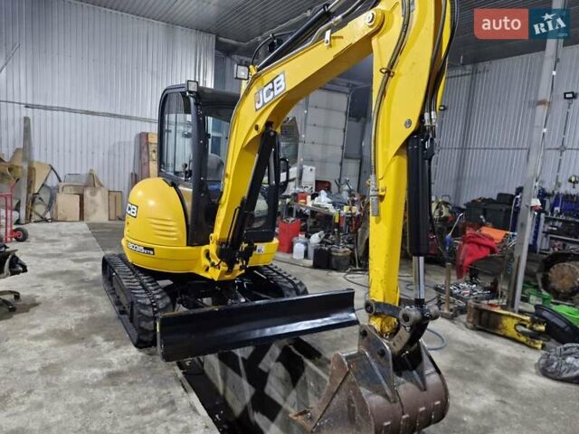 Желтый ЖЦБ 8035, объемом двигателя 2.2 л и пробегом 31 тыс. км за 37203 $, фото 6 на Automoto.ua