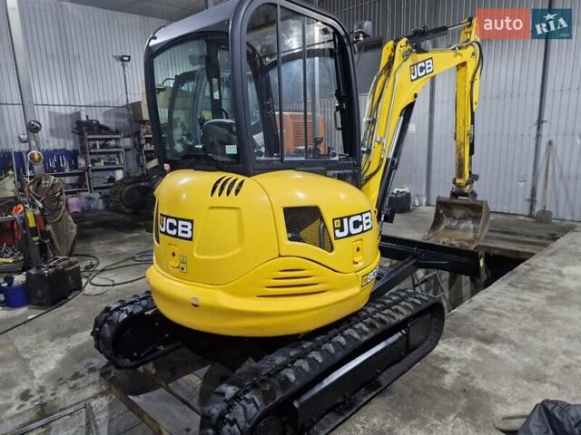 Желтый ЖЦБ 8035, объемом двигателя 2.2 л и пробегом 31 тыс. км за 37203 $, фото 1 на Automoto.ua