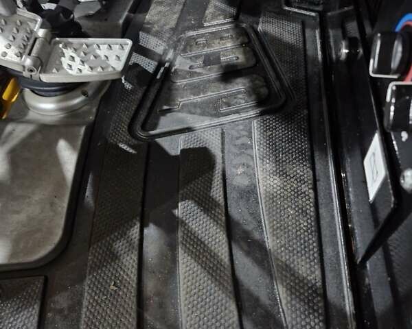 Желтый ЖЦБ 8035, объемом двигателя 2.2 л и пробегом 31 тыс. км за 37203 $, фото 26 на Automoto.ua