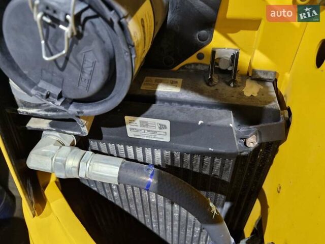 Желтый ЖЦБ 8035, объемом двигателя 2.2 л и пробегом 31 тыс. км за 37203 $, фото 17 на Automoto.ua