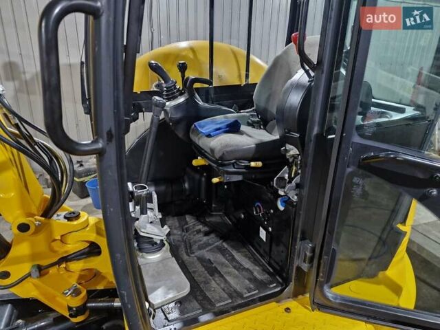 Желтый ЖЦБ 8035, объемом двигателя 2.2 л и пробегом 31 тыс. км за 37203 $, фото 24 на Automoto.ua
