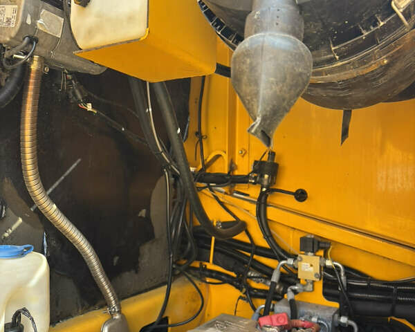 ЖЦБ ЖС 200 2012 у Львові на Automoto.ua ЖЦБ ЖС 200, об'ємом двигуна 0 л та пробігом 8 тис. км за 55257 $, фото 10 на Automoto.ua