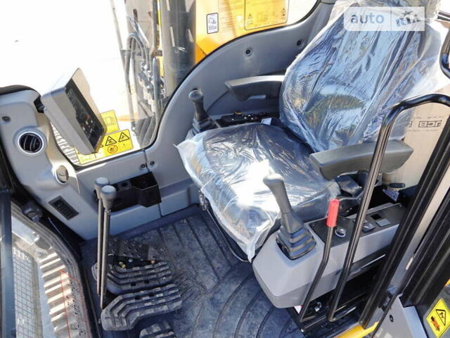 ЖЦБ JS 205, объемом двигателя 0 л и пробегом 1 тыс. км за 116947 $, фото 2 на Automoto.ua