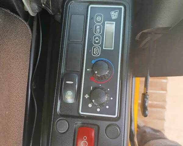 ЖЦБ JS 220LC, объемом двигателя 0 л и пробегом 6 тыс. км за 66031 $, фото 8 на Automoto.ua