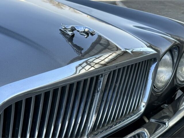 Сірий Ягуар Даймлер, об'ємом двигуна 5.3 л та пробігом 86 тис. км за 19999 $, фото 8 на Automoto.ua