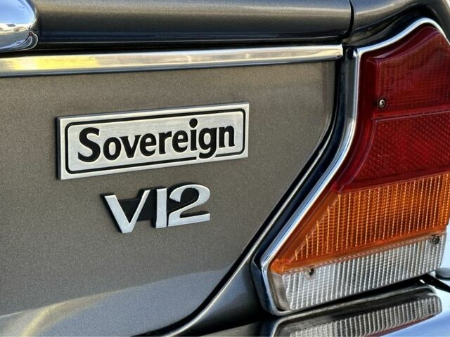 Сірий Ягуар Даймлер, об'ємом двигуна 5.3 л та пробігом 86 тис. км за 19999 $, фото 10 на Automoto.ua