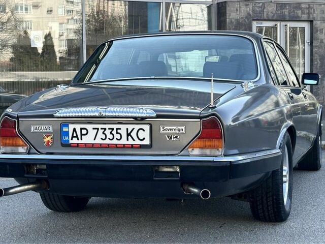 Сірий Ягуар Даймлер, об'ємом двигуна 5.3 л та пробігом 86 тис. км за 19999 $, фото 7 на Automoto.ua