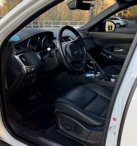 Белый Ягуар E-Pace, объемом двигателя 2 л и пробегом 77 тыс. км за 25000 $, фото 5 на Automoto.ua