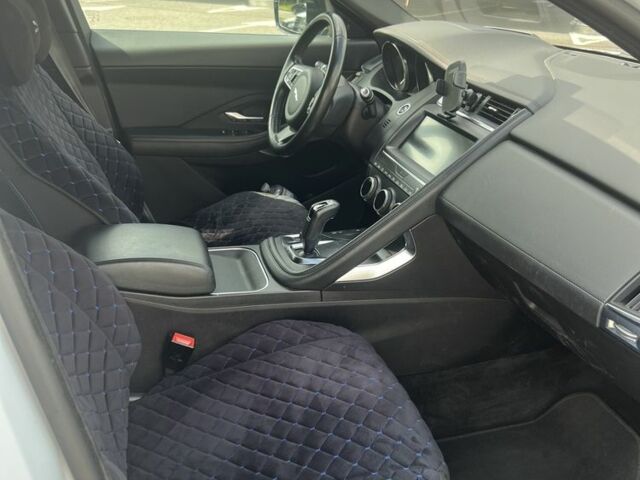 Белый Ягуар E-Pace, объемом двигателя 2 л и пробегом 185 тыс. км за 17600 $, фото 15 на Automoto.ua