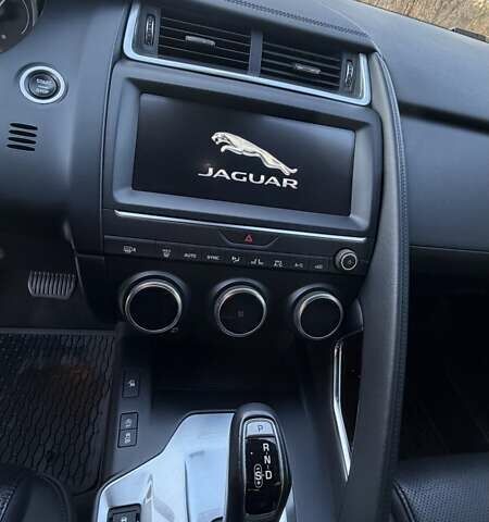 Белый Ягуар E-Pace, объемом двигателя 2 л и пробегом 77 тыс. км за 25000 $, фото 9 на Automoto.ua
