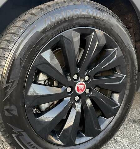 Белый Ягуар E-Pace, объемом двигателя 2 л и пробегом 77 тыс. км за 25000 $, фото 22 на Automoto.ua