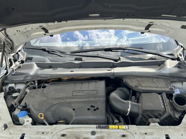 Белый Ягуар E-Pace, объемом двигателя 2 л и пробегом 185 тыс. км за 17600 $, фото 20 на Automoto.ua