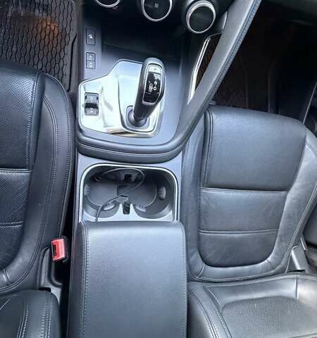Белый Ягуар E-Pace, объемом двигателя 2 л и пробегом 77 тыс. км за 25000 $, фото 10 на Automoto.ua