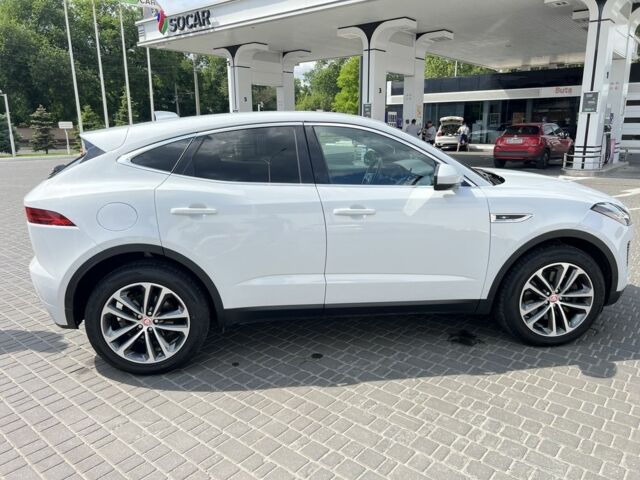 Белый Ягуар E-Pace, объемом двигателя 2 л и пробегом 185 тыс. км за 17600 $, фото 7 на Automoto.ua