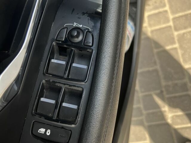 Белый Ягуар E-Pace, объемом двигателя 2 л и пробегом 185 тыс. км за 17600 $, фото 13 на Automoto.ua