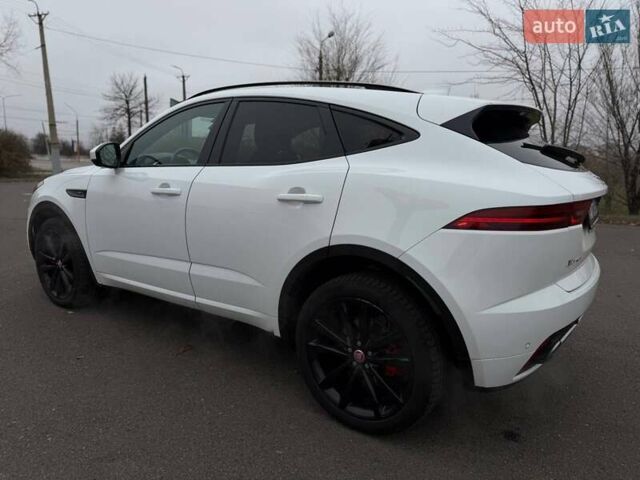 Белый Ягуар E-Pace, объемом двигателя 2 л и пробегом 120 тыс. км за 25500 $, фото 32 на Automoto.ua