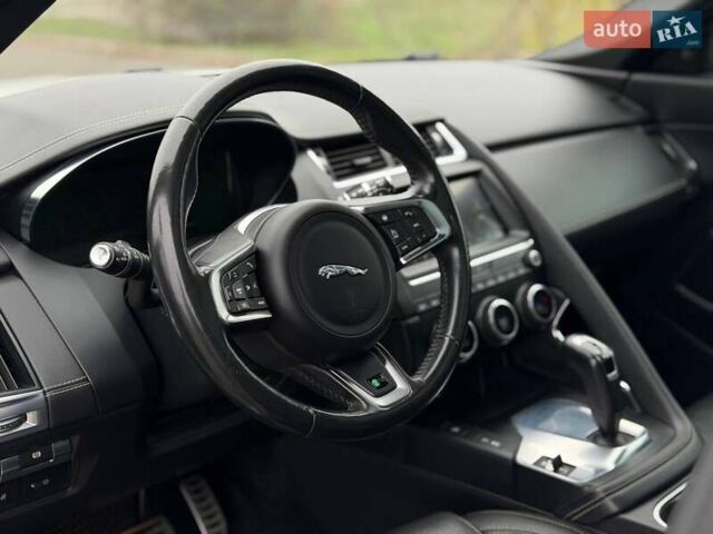 Белый Ягуар E-Pace, объемом двигателя 2 л и пробегом 120 тыс. км за 25500 $, фото 44 на Automoto.ua