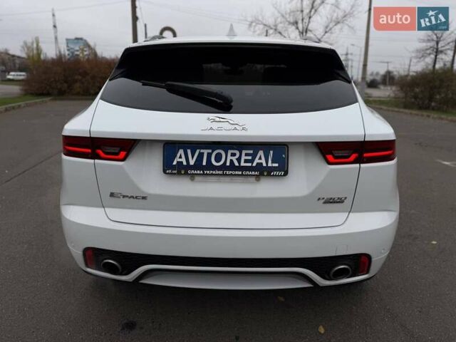 Белый Ягуар E-Pace, объемом двигателя 2 л и пробегом 120 тыс. км за 25500 $, фото 30 на Automoto.ua