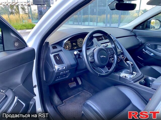Білий Ягуар E-Pace, об'ємом двигуна 20 л та пробігом 105 тис. км за 25900 $, фото 6 на Automoto.ua
