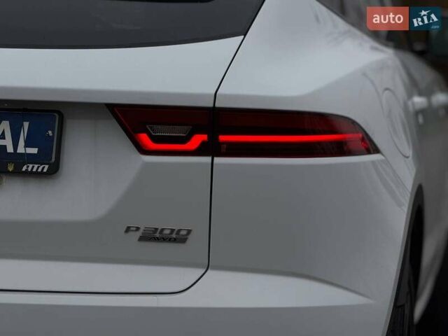 Белый Ягуар E-Pace, объемом двигателя 2 л и пробегом 120 тыс. км за 25500 $, фото 25 на Automoto.ua