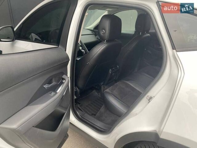 Белый Ягуар E-Pace, объемом двигателя 2 л и пробегом 74 тыс. км за 28000 $, фото 16 на Automoto.ua