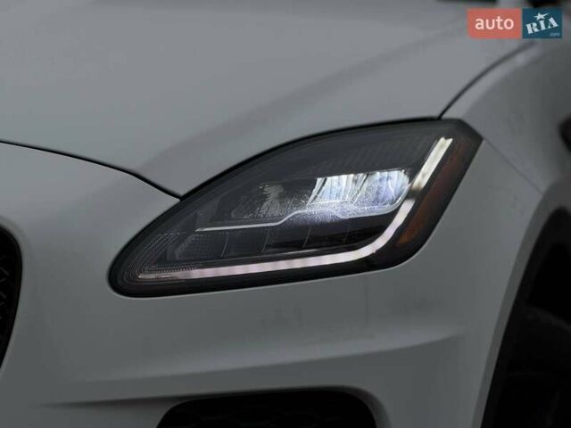 Белый Ягуар E-Pace, объемом двигателя 2 л и пробегом 120 тыс. км за 25500 $, фото 3 на Automoto.ua