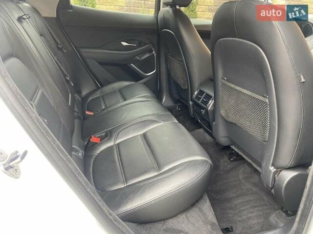 Белый Ягуар E-Pace, объемом двигателя 2 л и пробегом 54 тыс. км за 22500 $, фото 15 на Automoto.ua