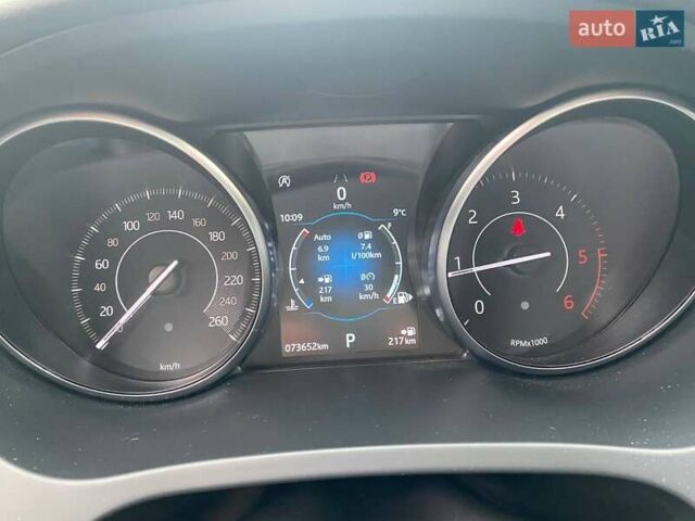 Белый Ягуар E-Pace, объемом двигателя 2 л и пробегом 74 тыс. км за 28000 $, фото 48 на Automoto.ua