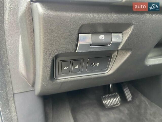 Белый Ягуар E-Pace, объемом двигателя 2 л и пробегом 54 тыс. км за 22500 $, фото 21 на Automoto.ua