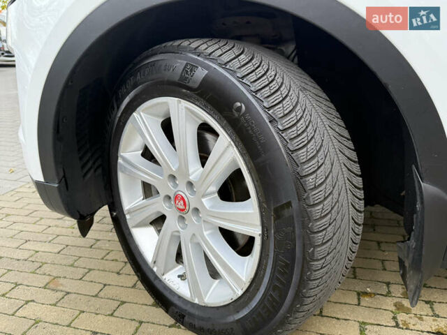 Білий Ягуар E-Pace, об'ємом двигуна 2 л та пробігом 145 тис. км за 28300 $, фото 22 на Automoto.ua