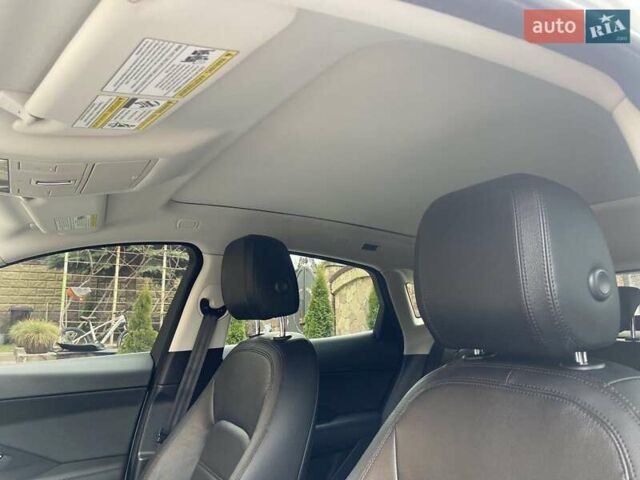 Белый Ягуар E-Pace, объемом двигателя 2 л и пробегом 54 тыс. км за 22500 $, фото 14 на Automoto.ua