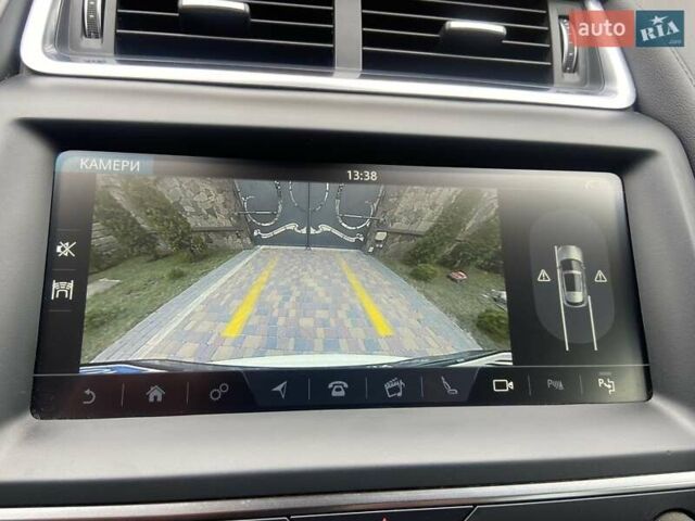 Белый Ягуар E-Pace, объемом двигателя 2 л и пробегом 54 тыс. км за 22500 $, фото 20 на Automoto.ua