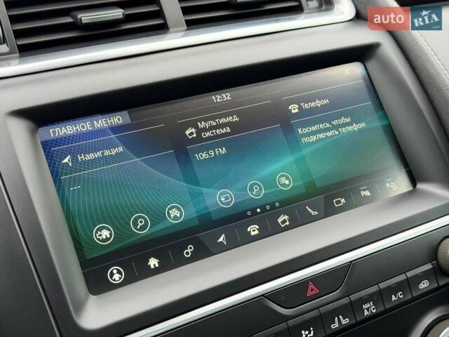 Белый Ягуар E-Pace, объемом двигателя 2 л и пробегом 120 тыс. км за 25500 $, фото 72 на Automoto.ua