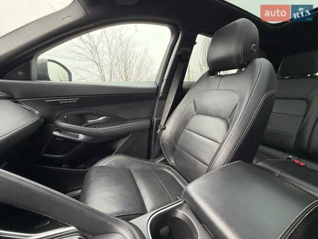 Белый Ягуар E-Pace, объемом двигателя 2 л и пробегом 120 тыс. км за 25500 $, фото 68 на Automoto.ua